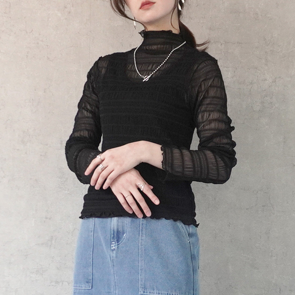 スモッキングレースハイネックプルオーバー