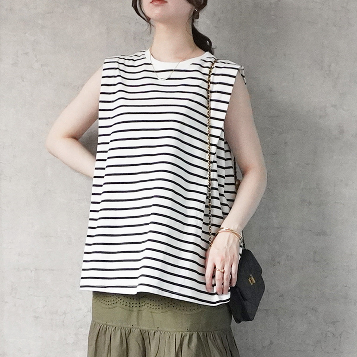 タックノースリーブTシャツ