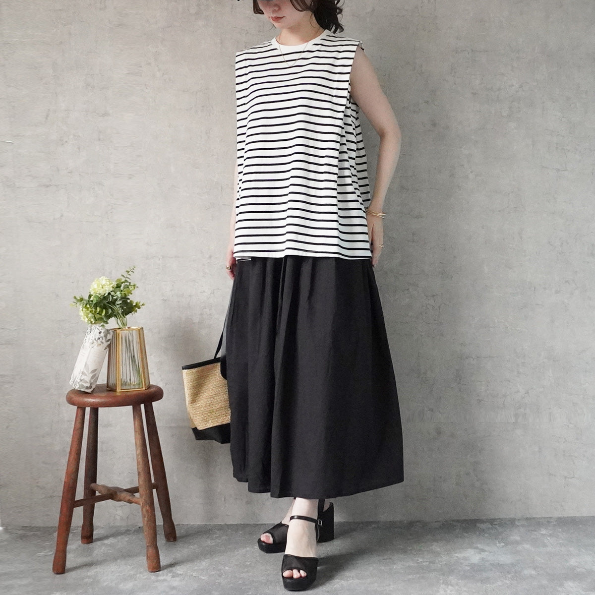 タックノースリーブTシャツ