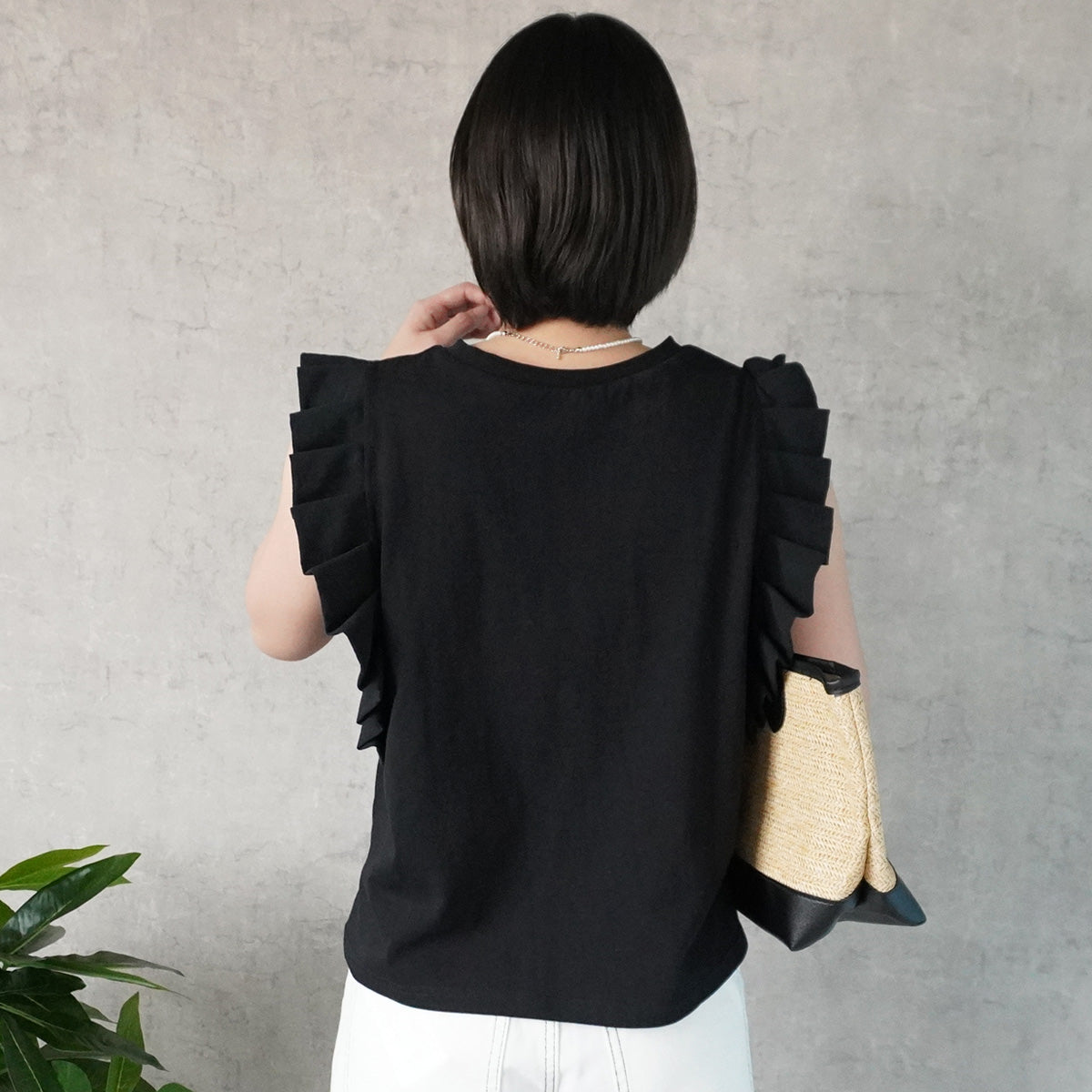 タックフリルノースリーブTシャツ