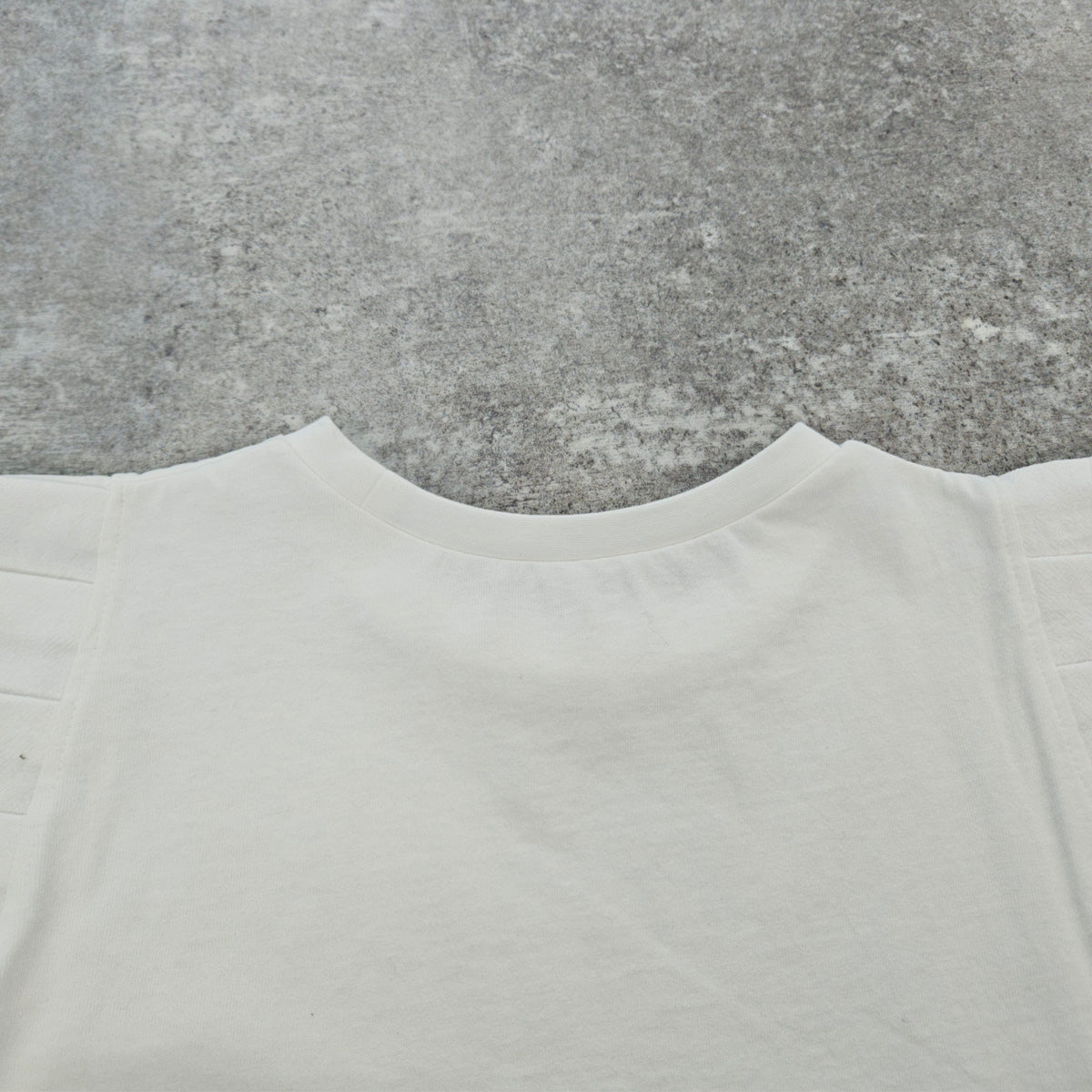 タックフリルノースリーブTシャツ