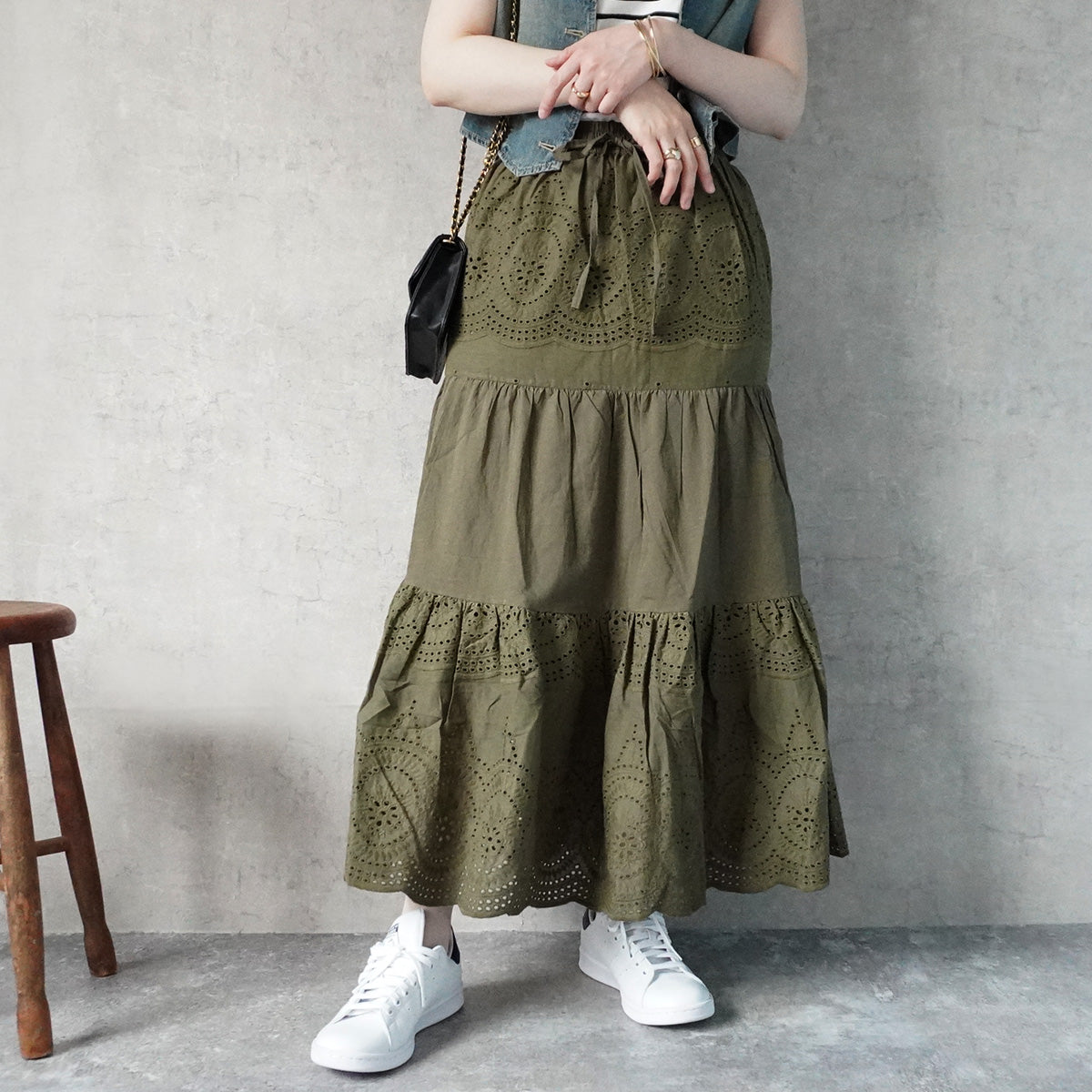 カットワークスカラップ刺繍ロングスカート