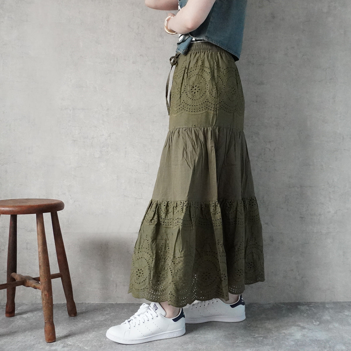 カットワークスカラップ刺繍ロングスカート