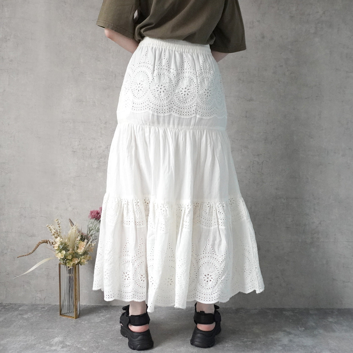 カットワークスカラップ刺繍ロングスカート