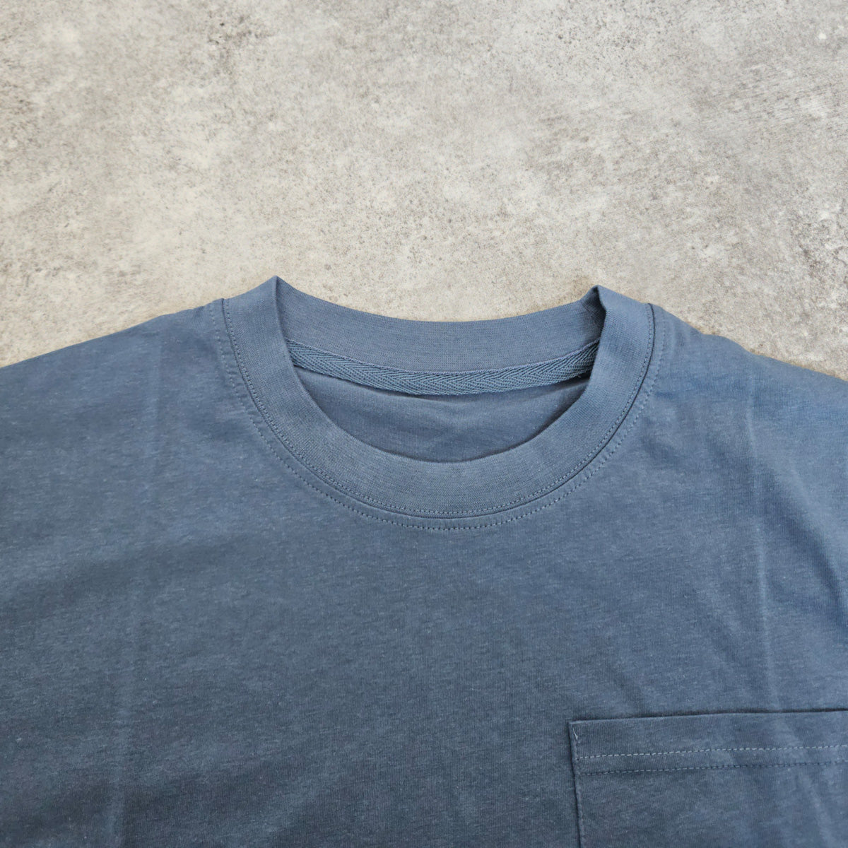 刺繍ロゴポケットTシャツ