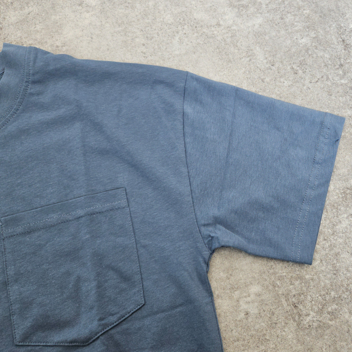 刺繍ロゴポケットTシャツ