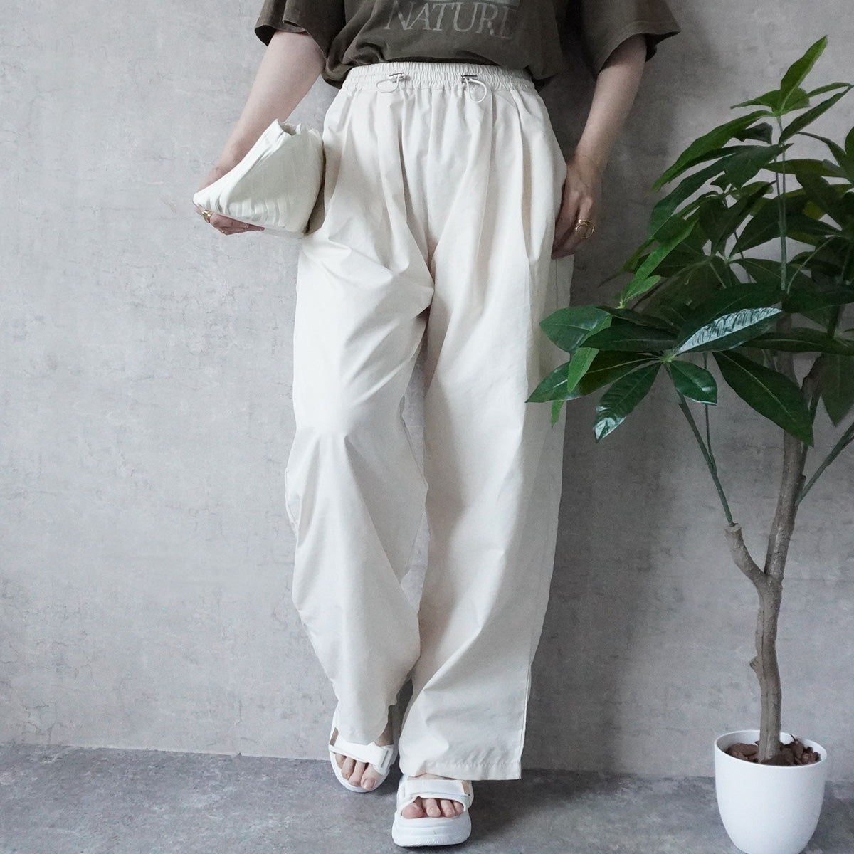 ドロストナイロンワイドパンツ