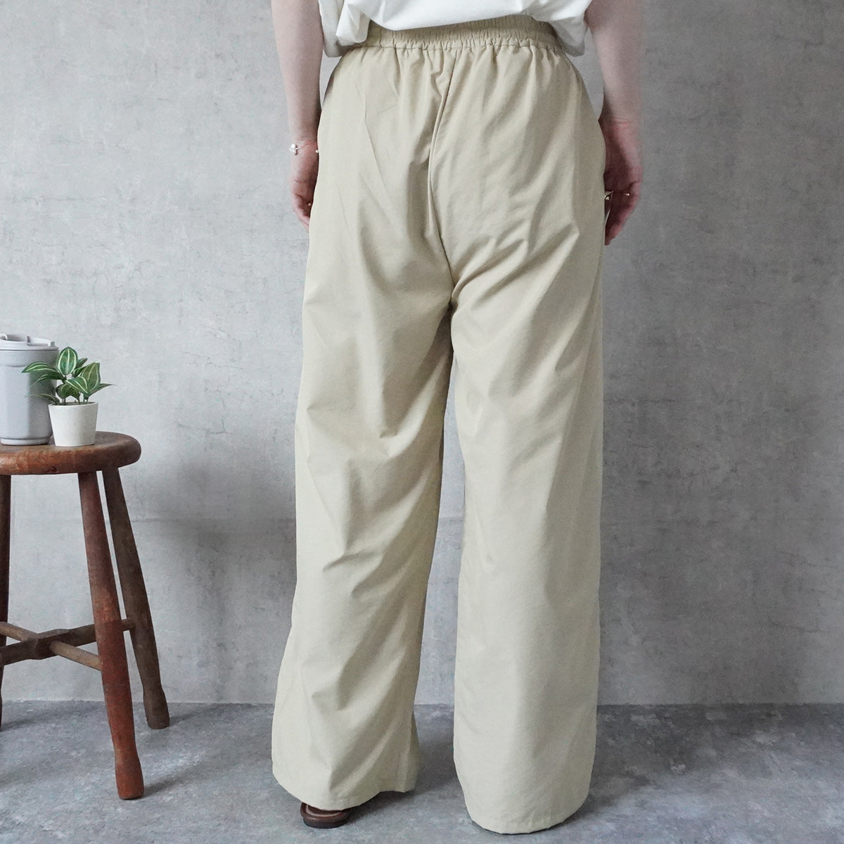 ドロストナイロンワイドパンツ