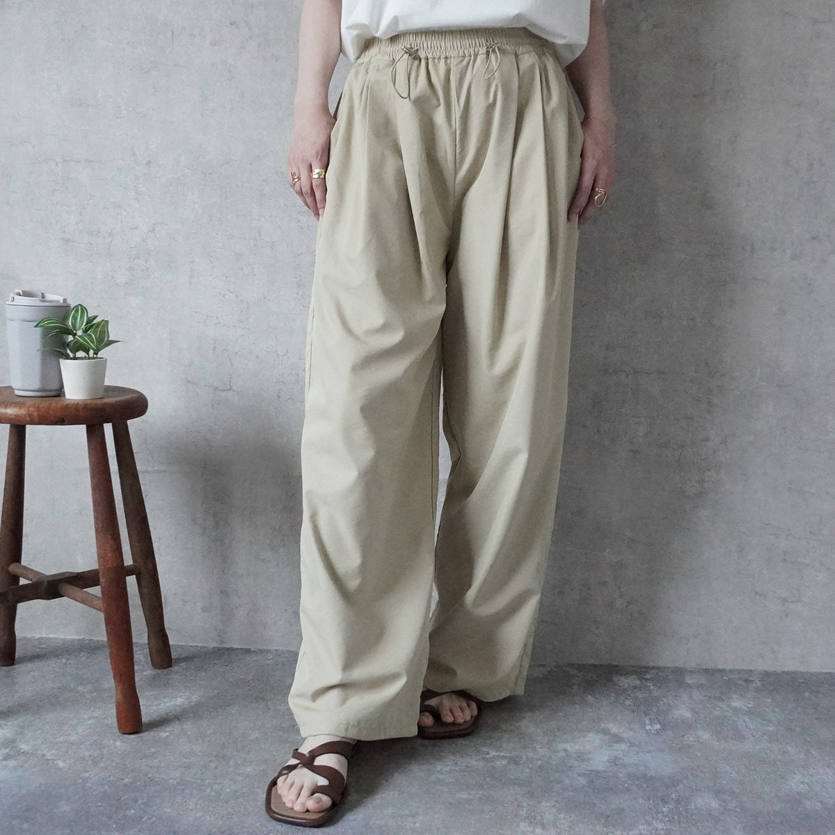 ドロストナイロンワイドパンツ