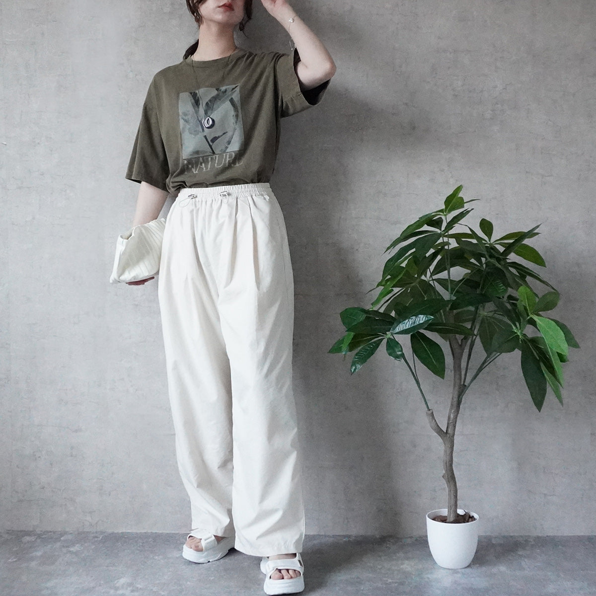 ドロストナイロンワイドパンツ