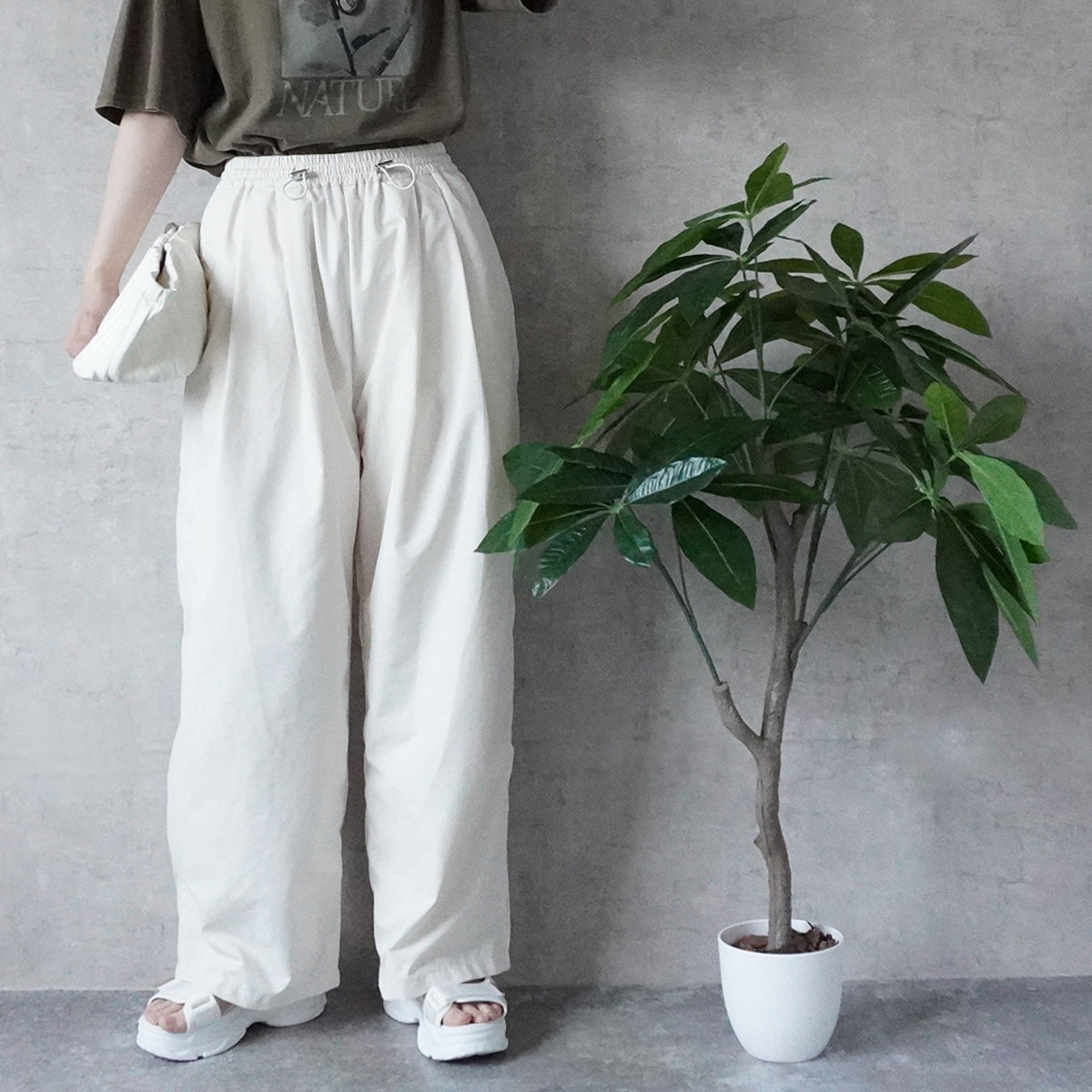 ドロストナイロンワイドパンツ