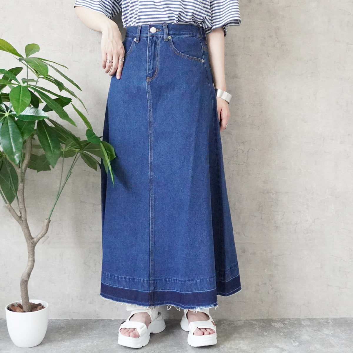 裾カットオフデニムスカート