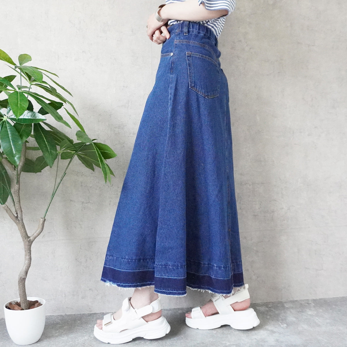裾カットオフデニムスカート