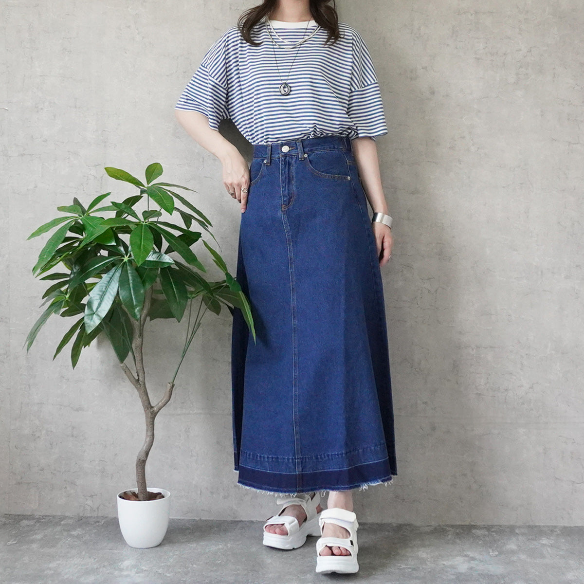 裾カットオフデニムスカート