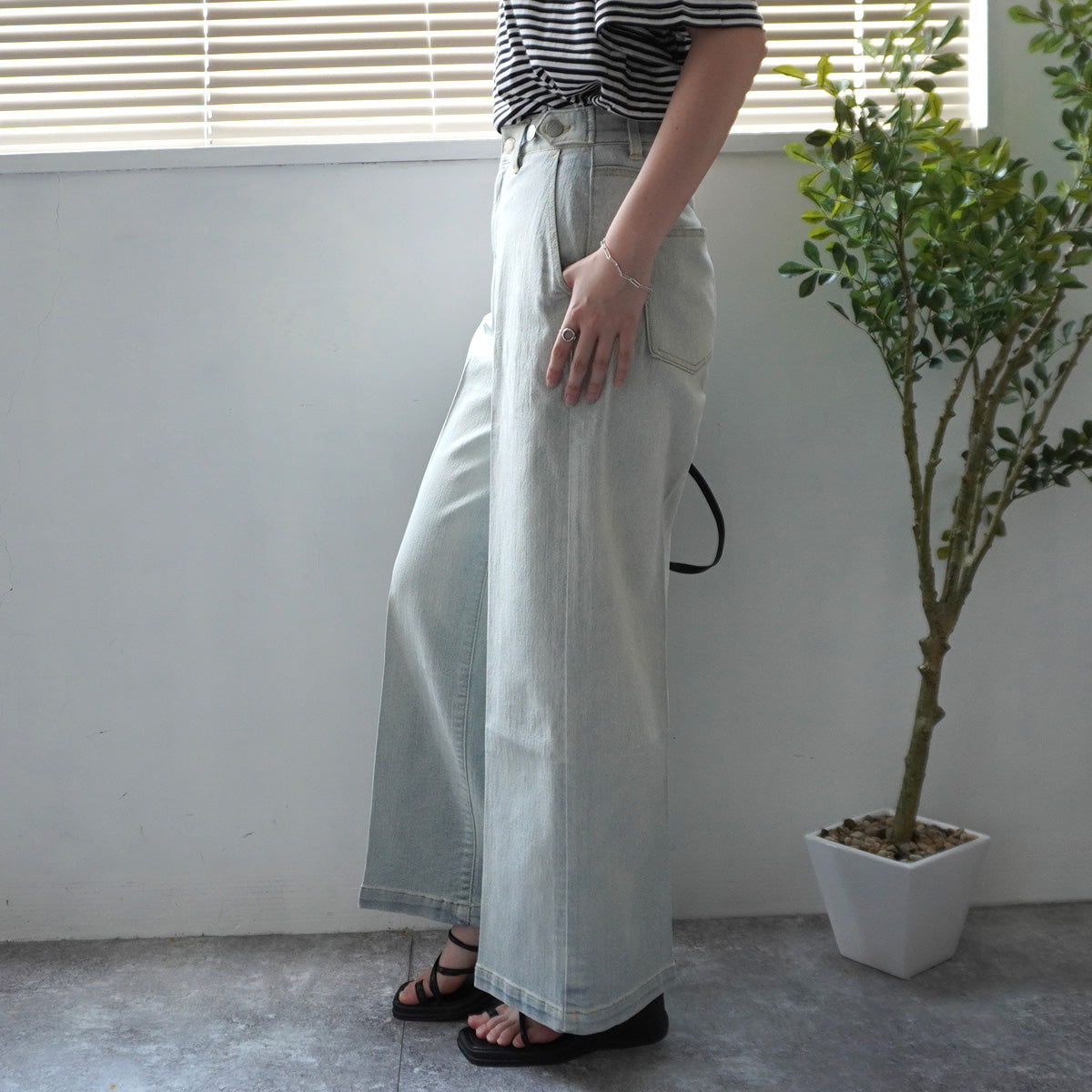 リサイクルデニムセンタープレスパンツ