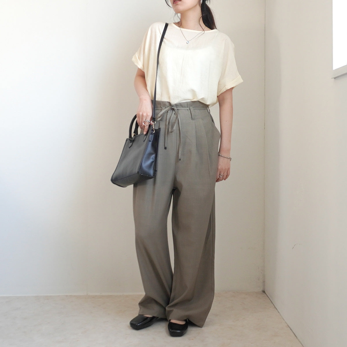 リボン付きハイウエストタックワイドパンツ