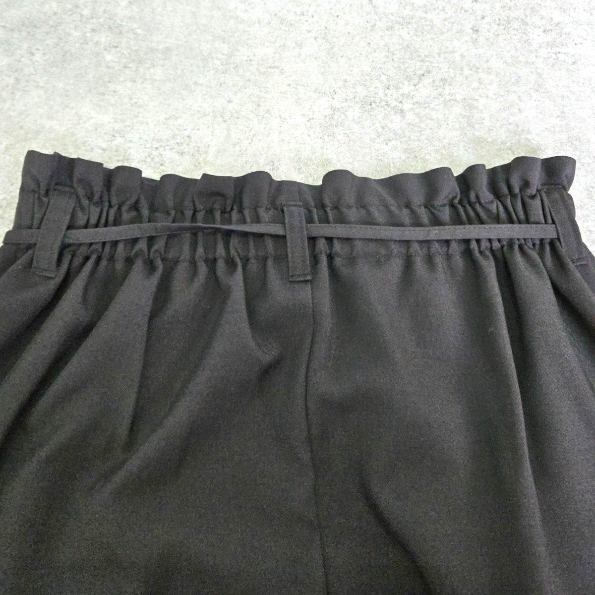 リボン付きハイウエストタックワイドパンツ