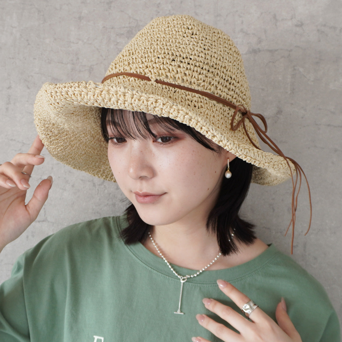リボン付き麦わら帽子