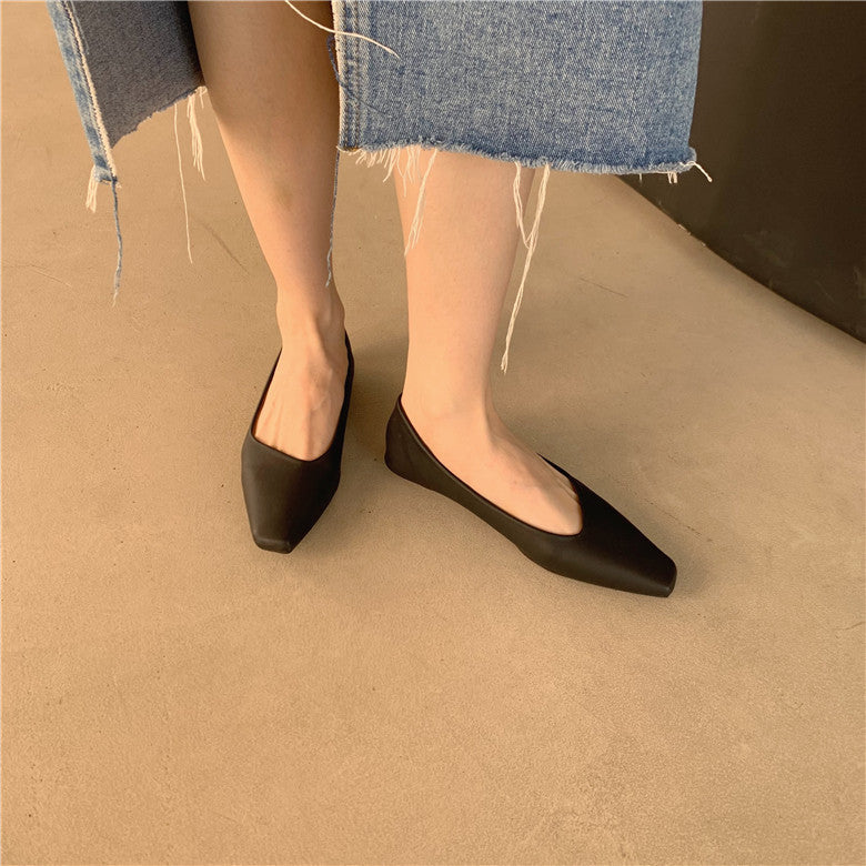 アシンメトリー カット パンプス