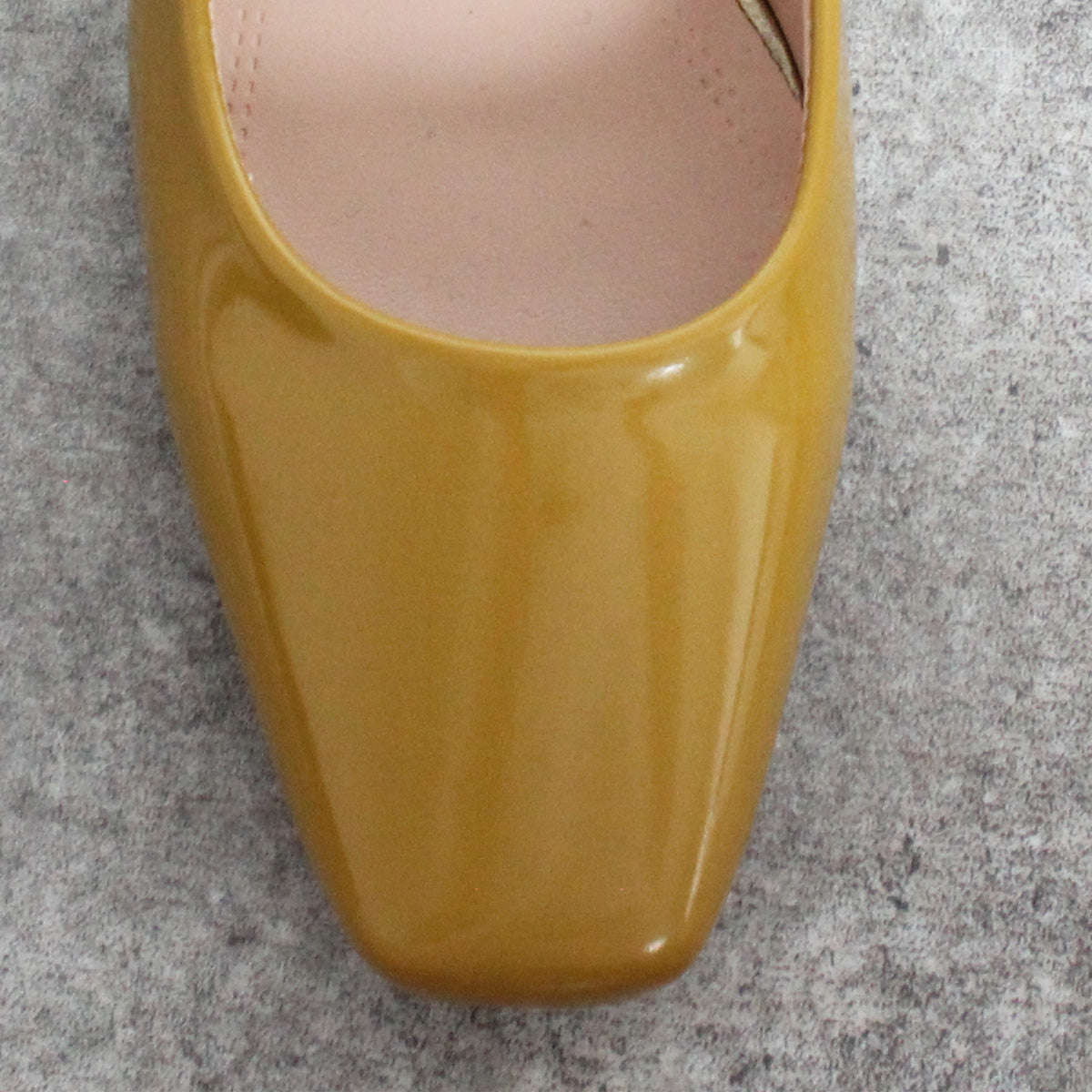 エナメルスクエアパンプス