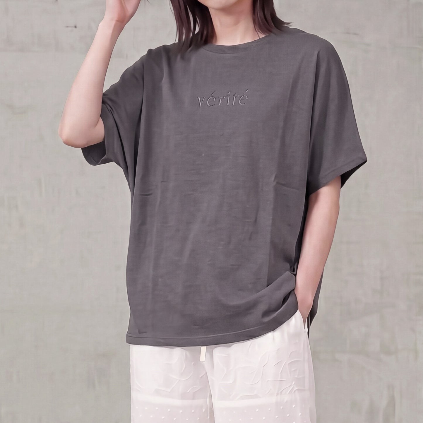 接触冷感ロゴ刺繍ドルマンスリーブTシャツ
