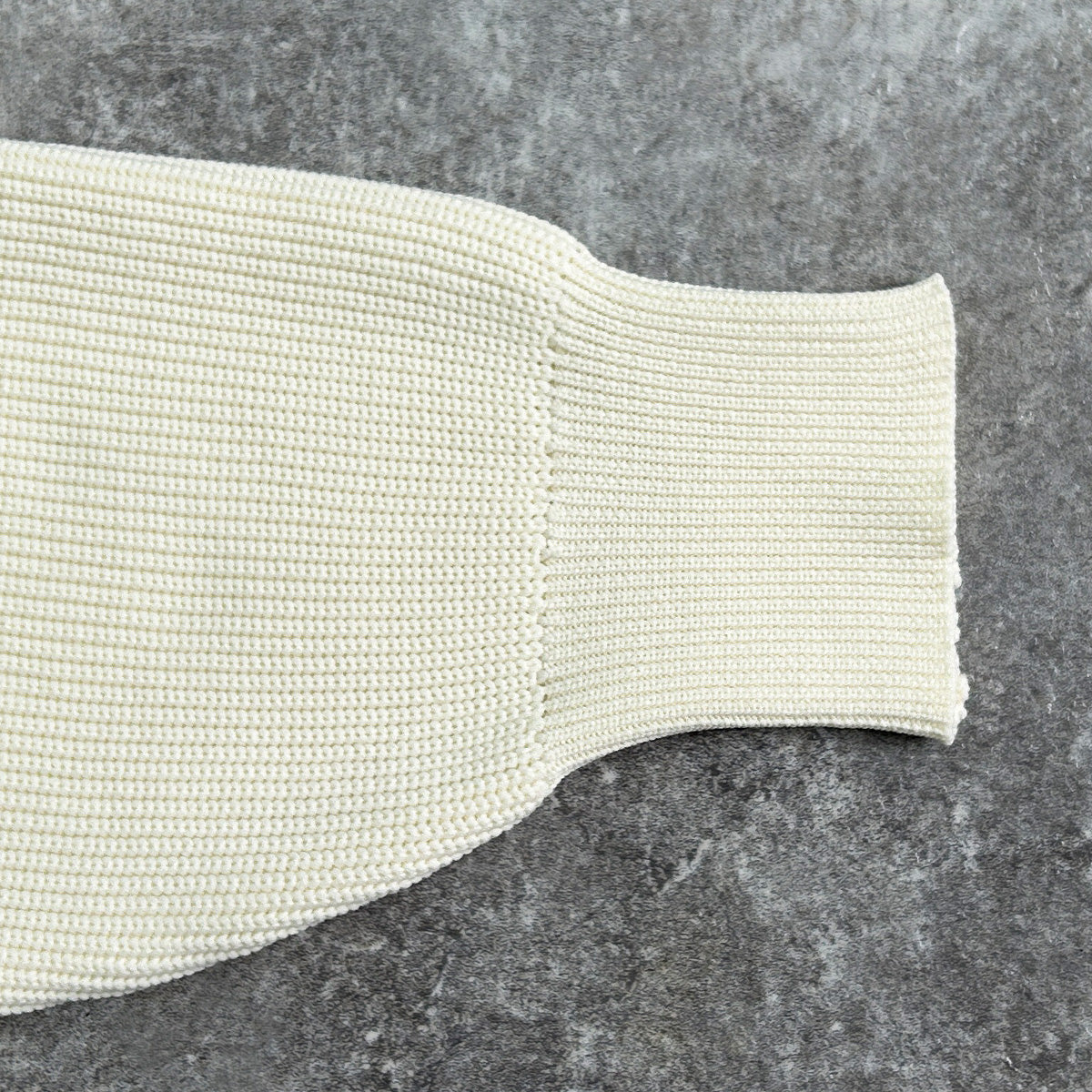 チルデンニットプルオーバー