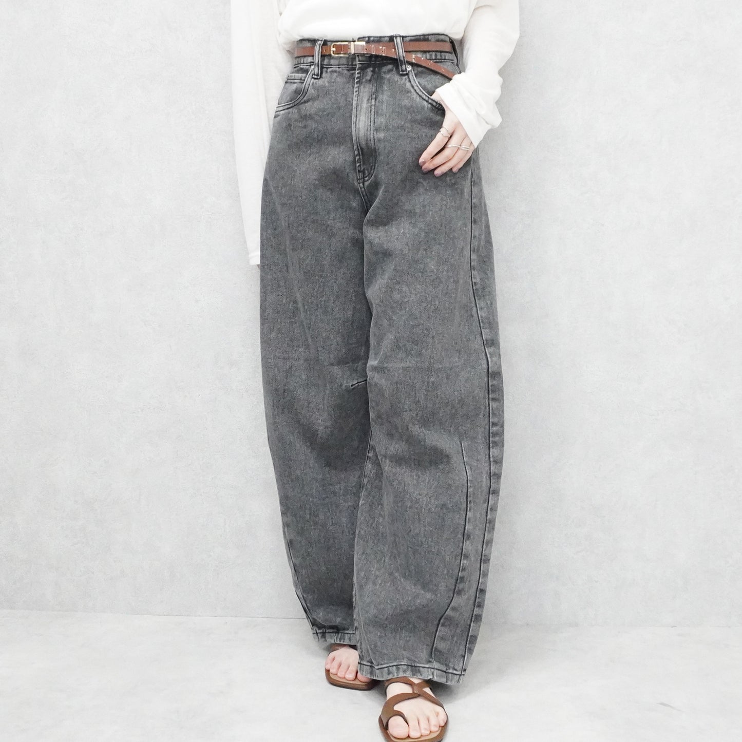 カーブラインパンツ