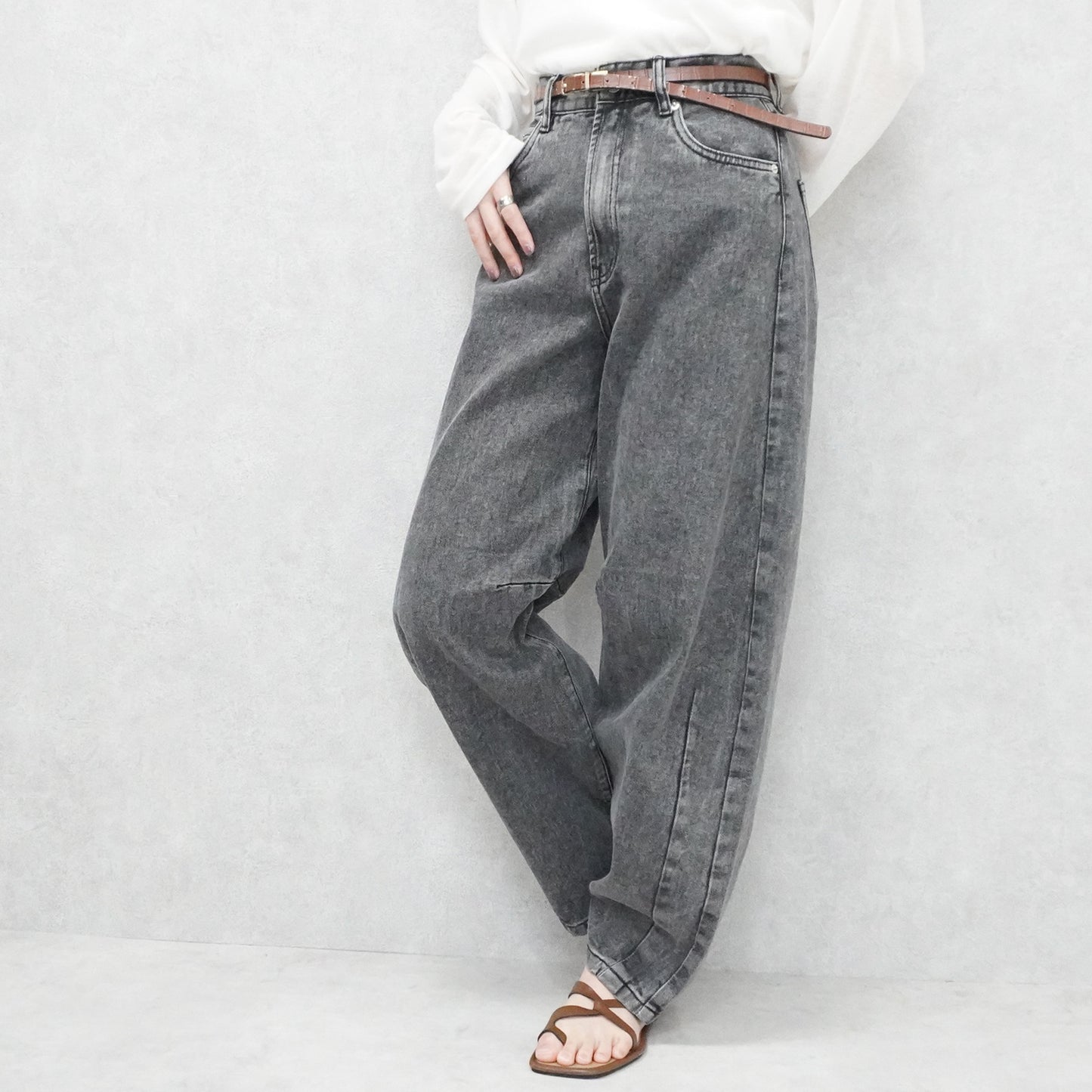 カーブラインパンツ