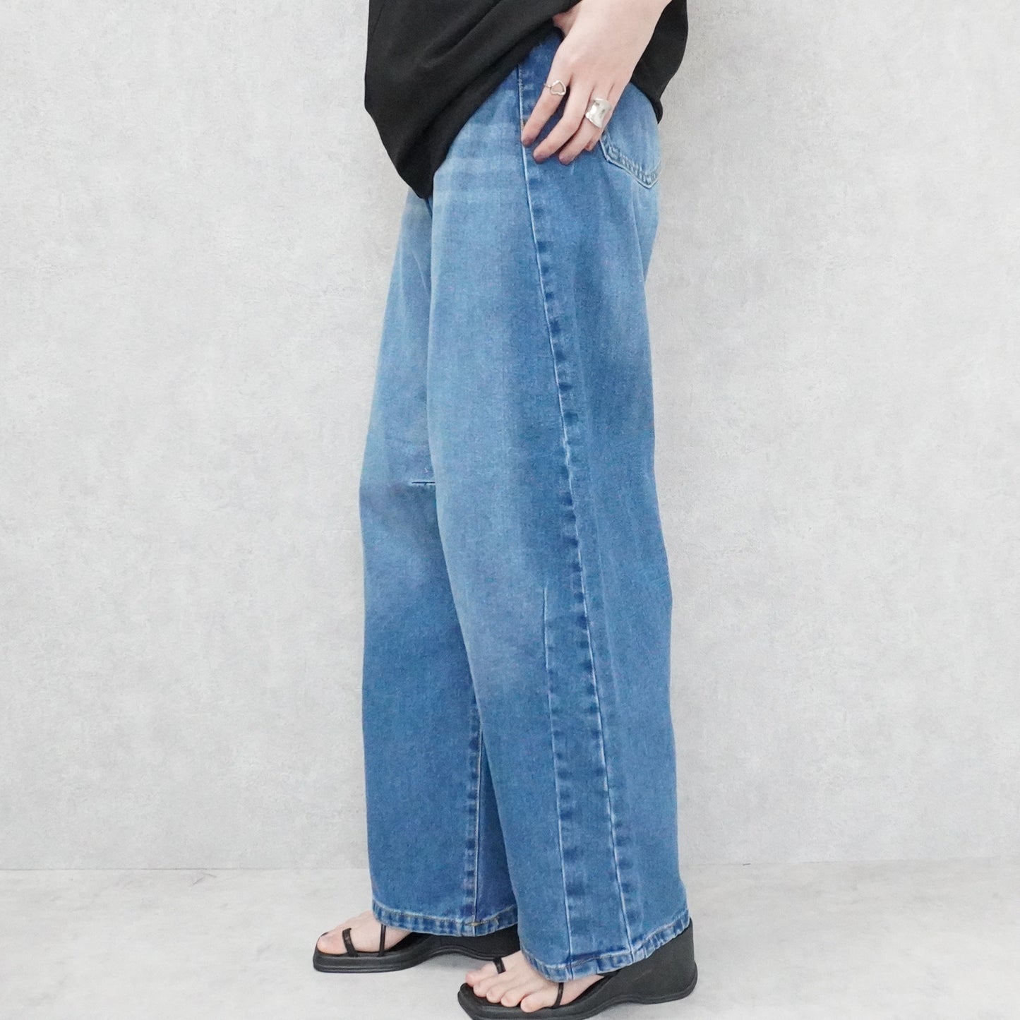 カーブラインパンツ