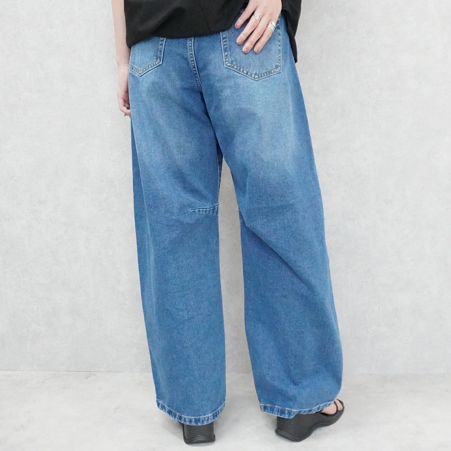 カーブラインパンツ