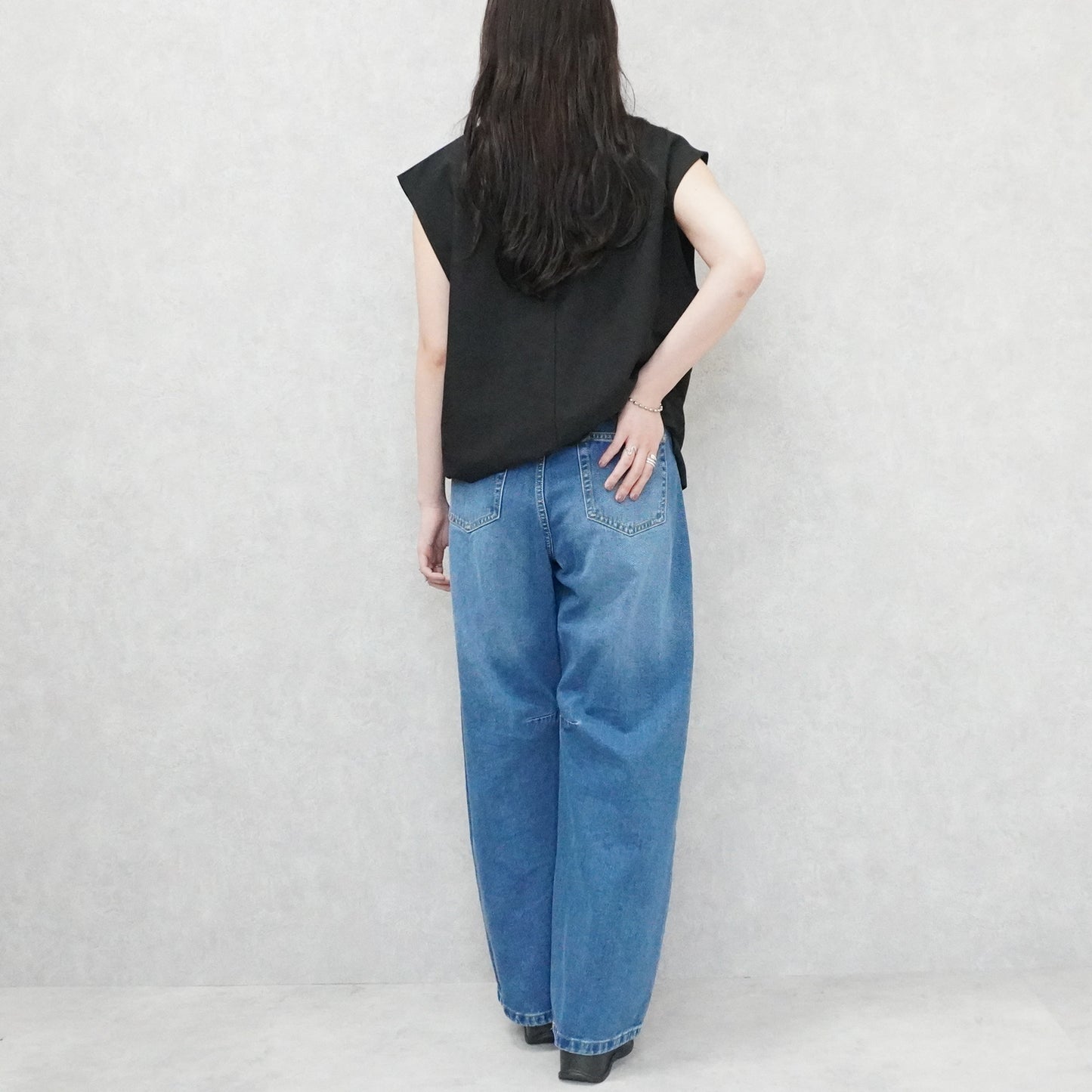 カーブラインパンツ