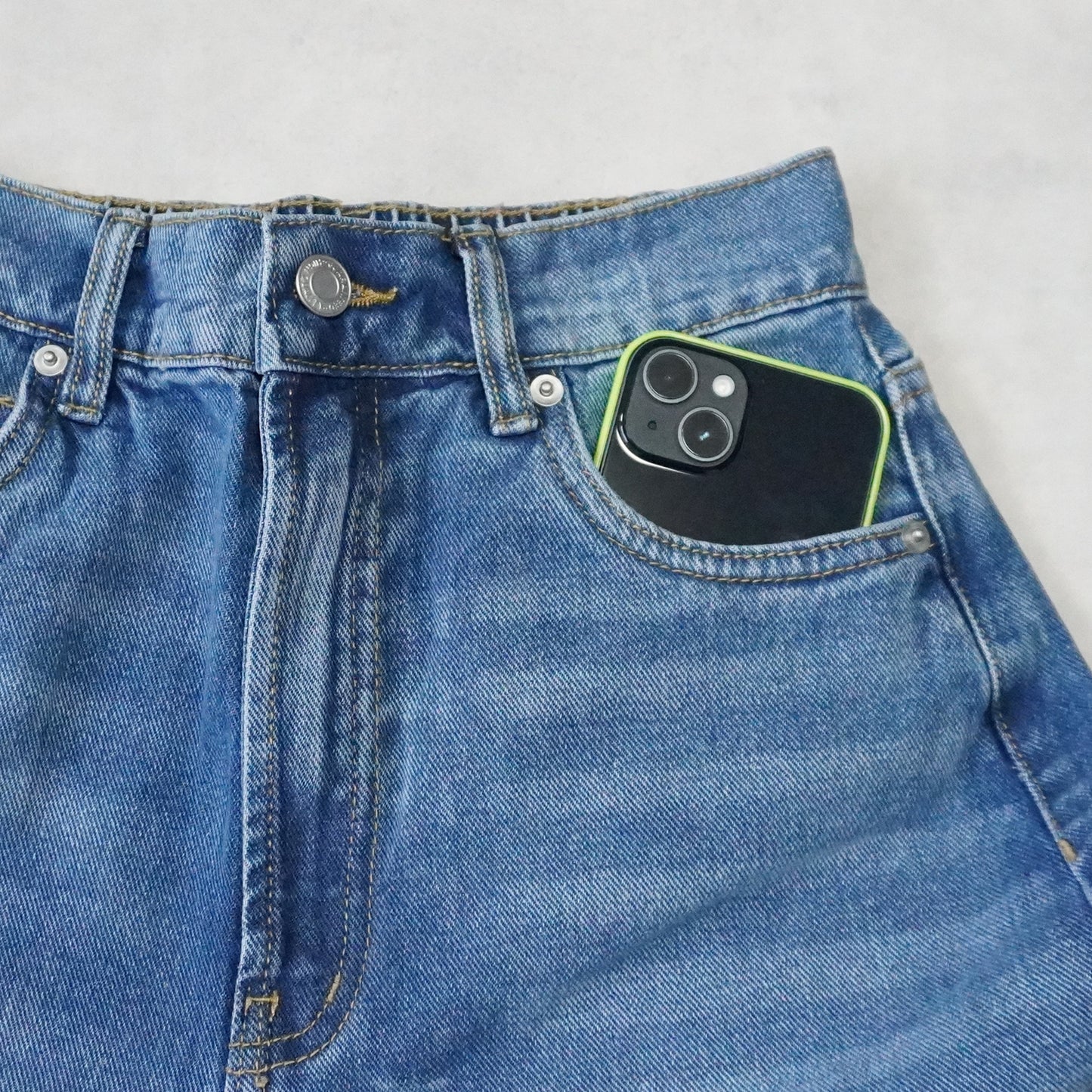 カーブラインパンツ