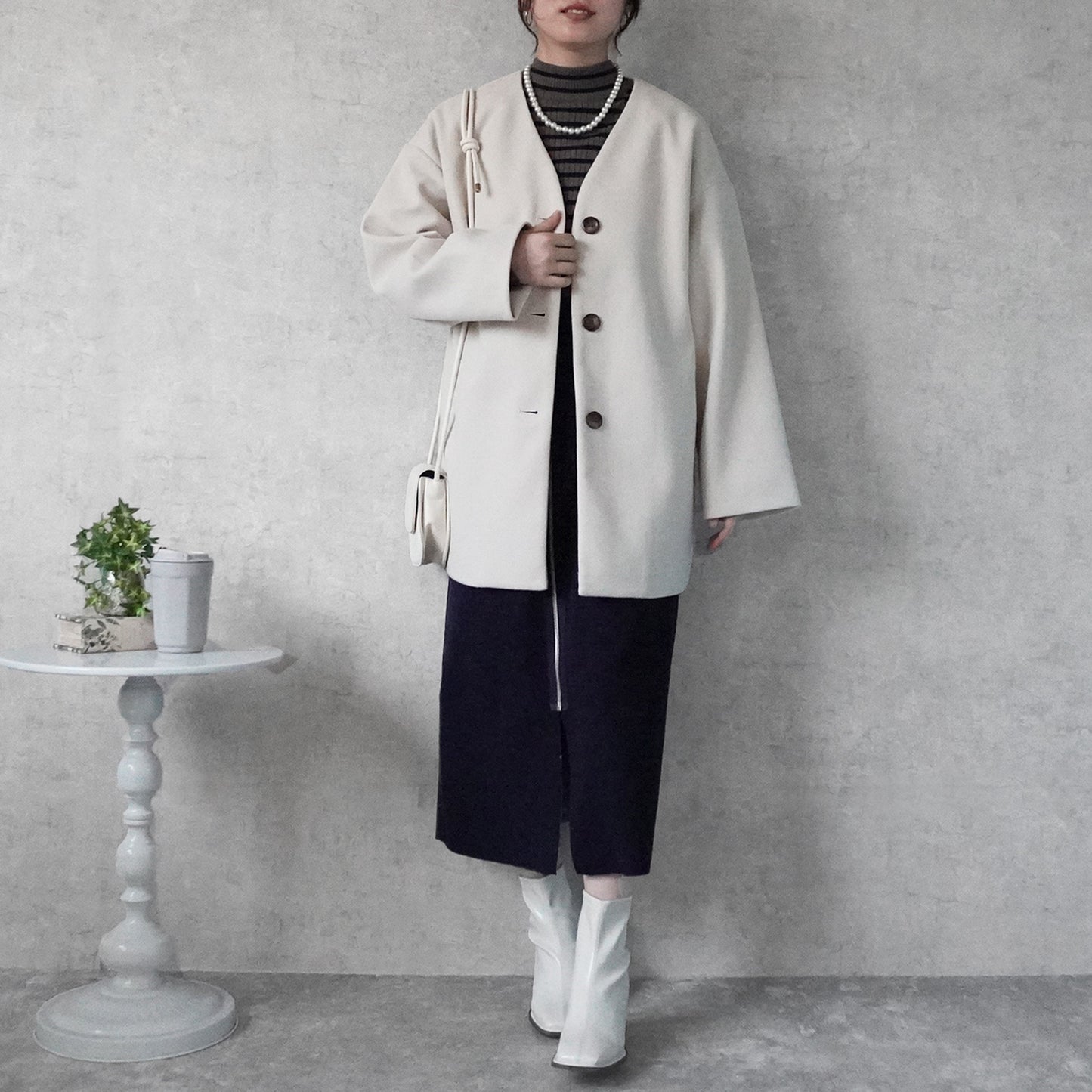 ノーカラーミドルコート