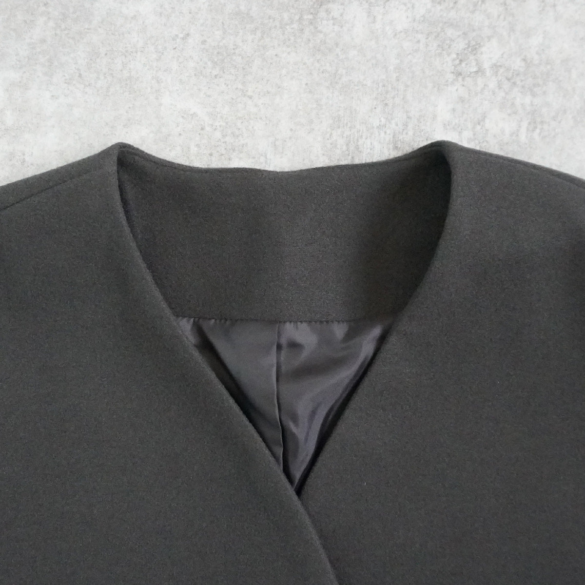 ノーカラーミドルコート