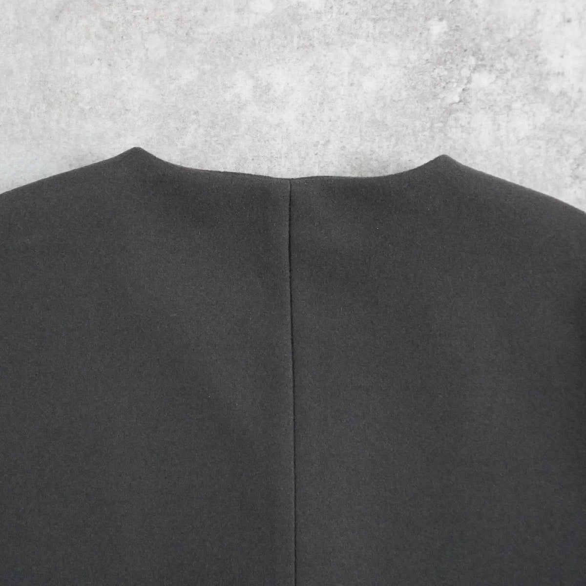 ノーカラーミドルコート