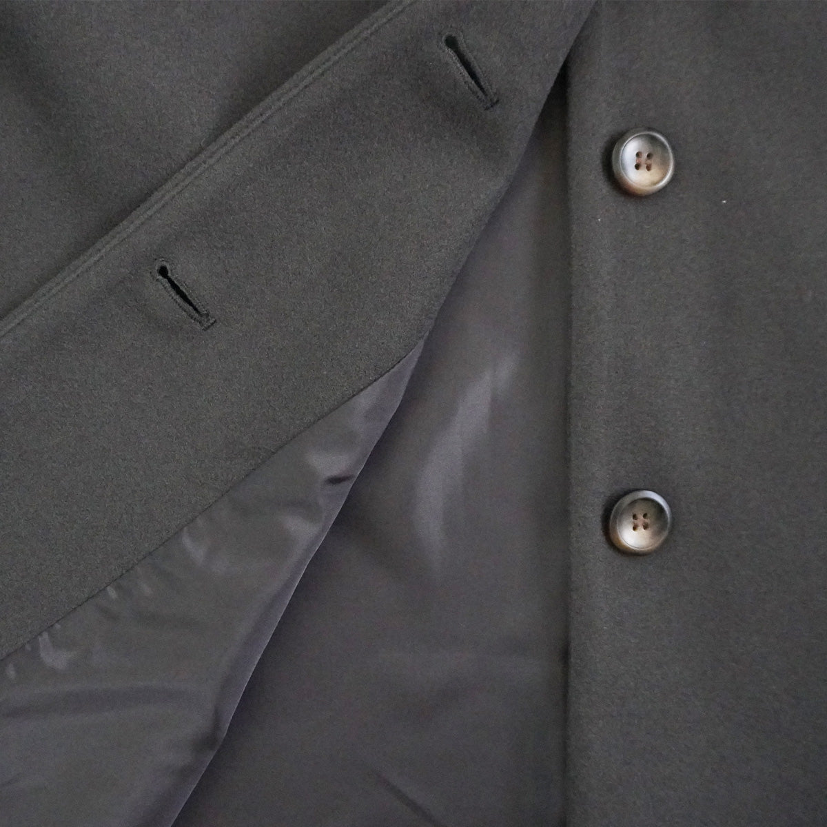 ノーカラーミドルコート