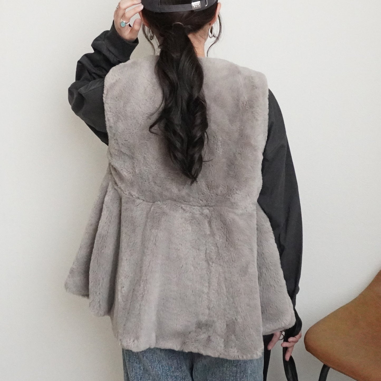 ラビット風ペプラムファーベスト