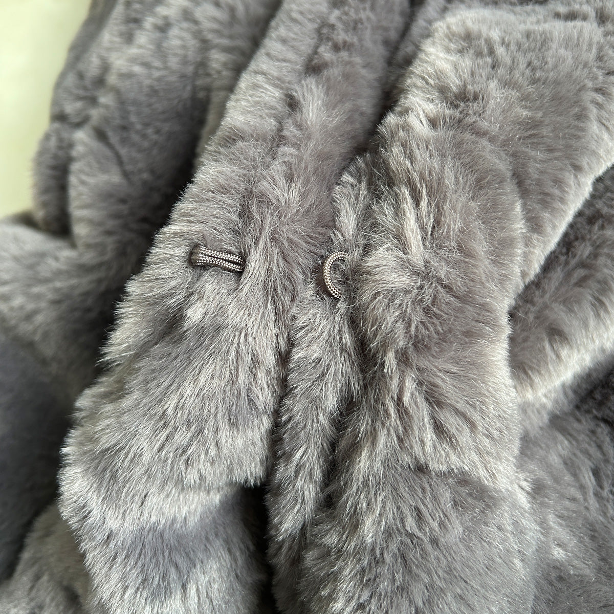 ラビット風ペプラムファーベスト