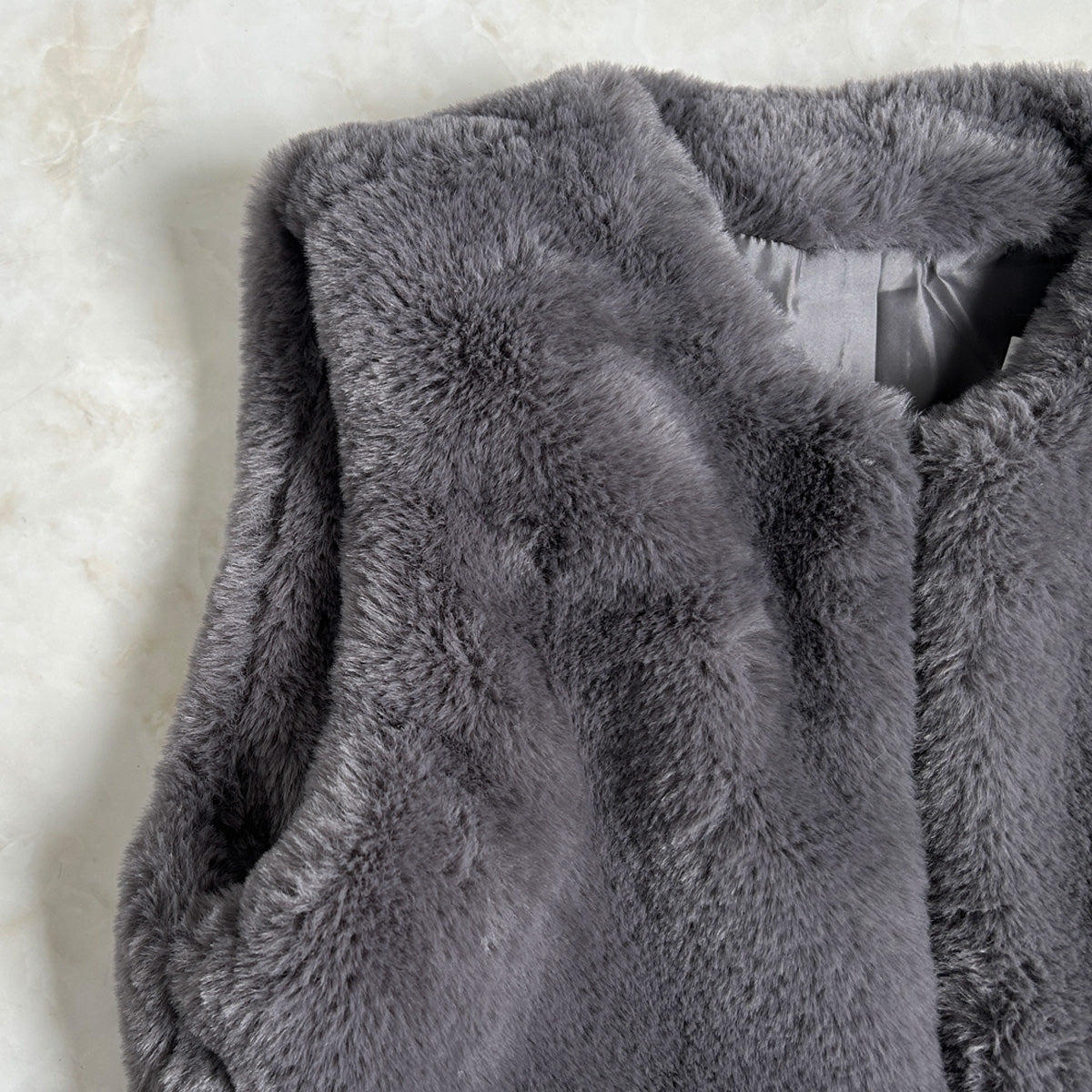 ラビット風ペプラムファーベスト