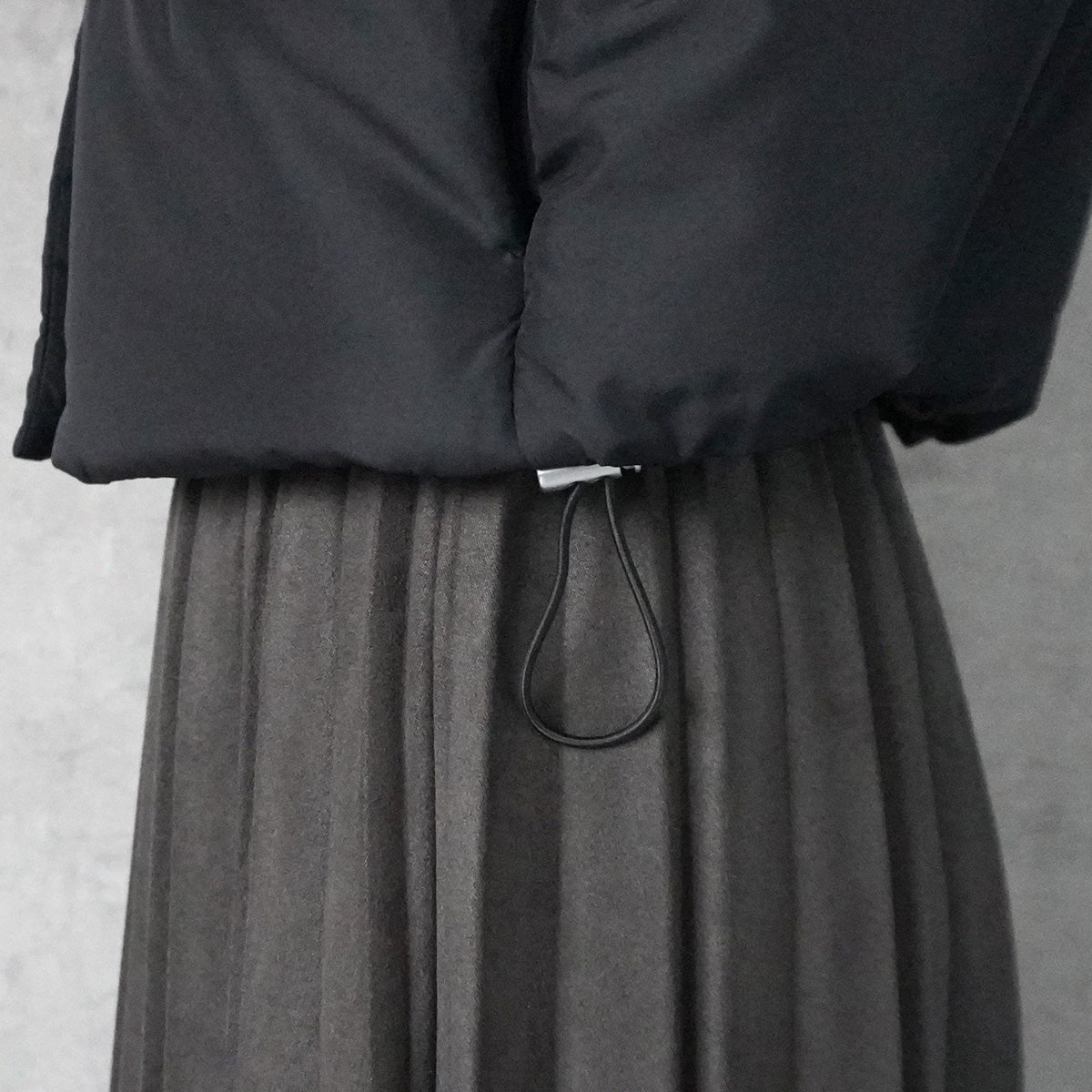 裾ドロストショート中綿ベスト