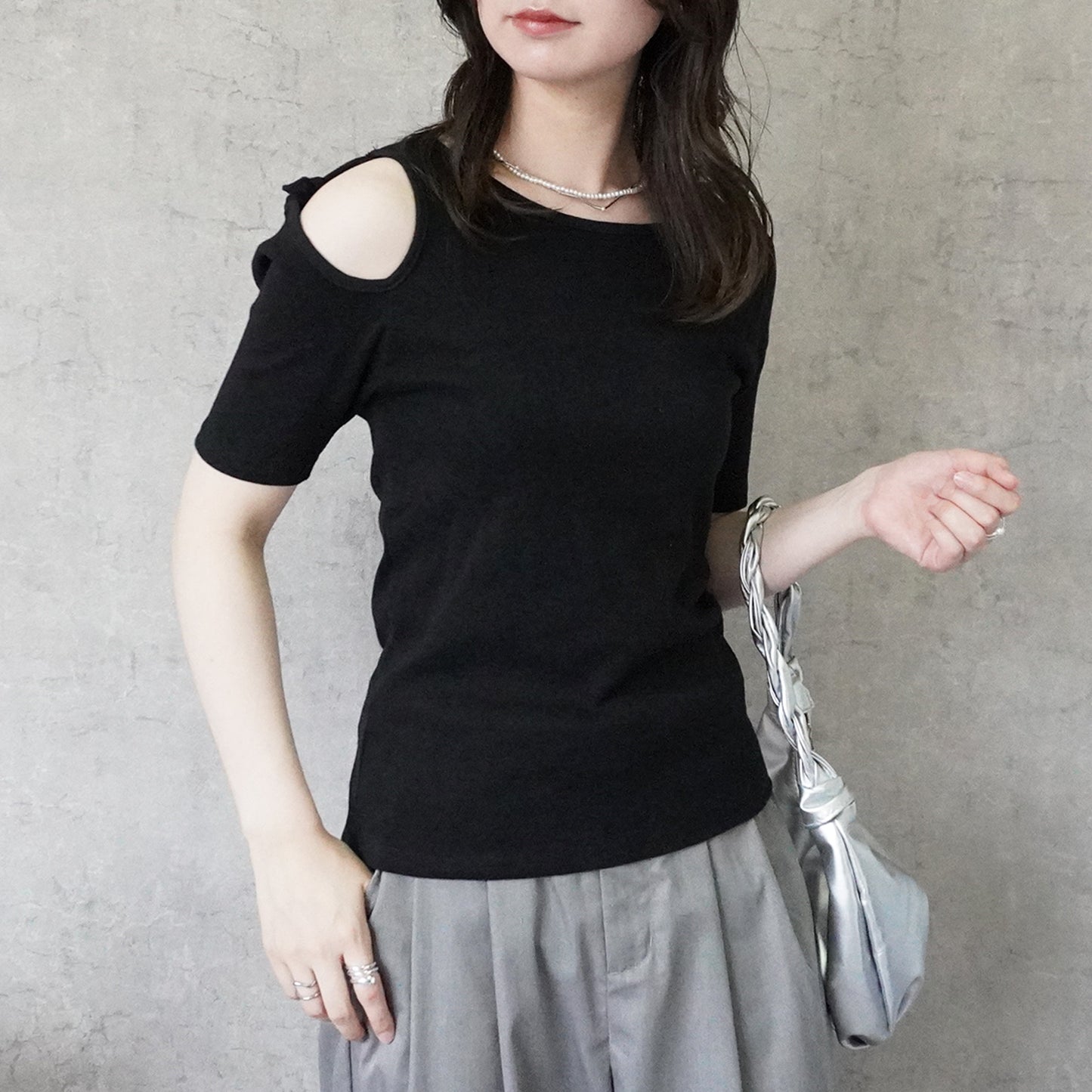 肩スリットリボン半袖Tシャツ