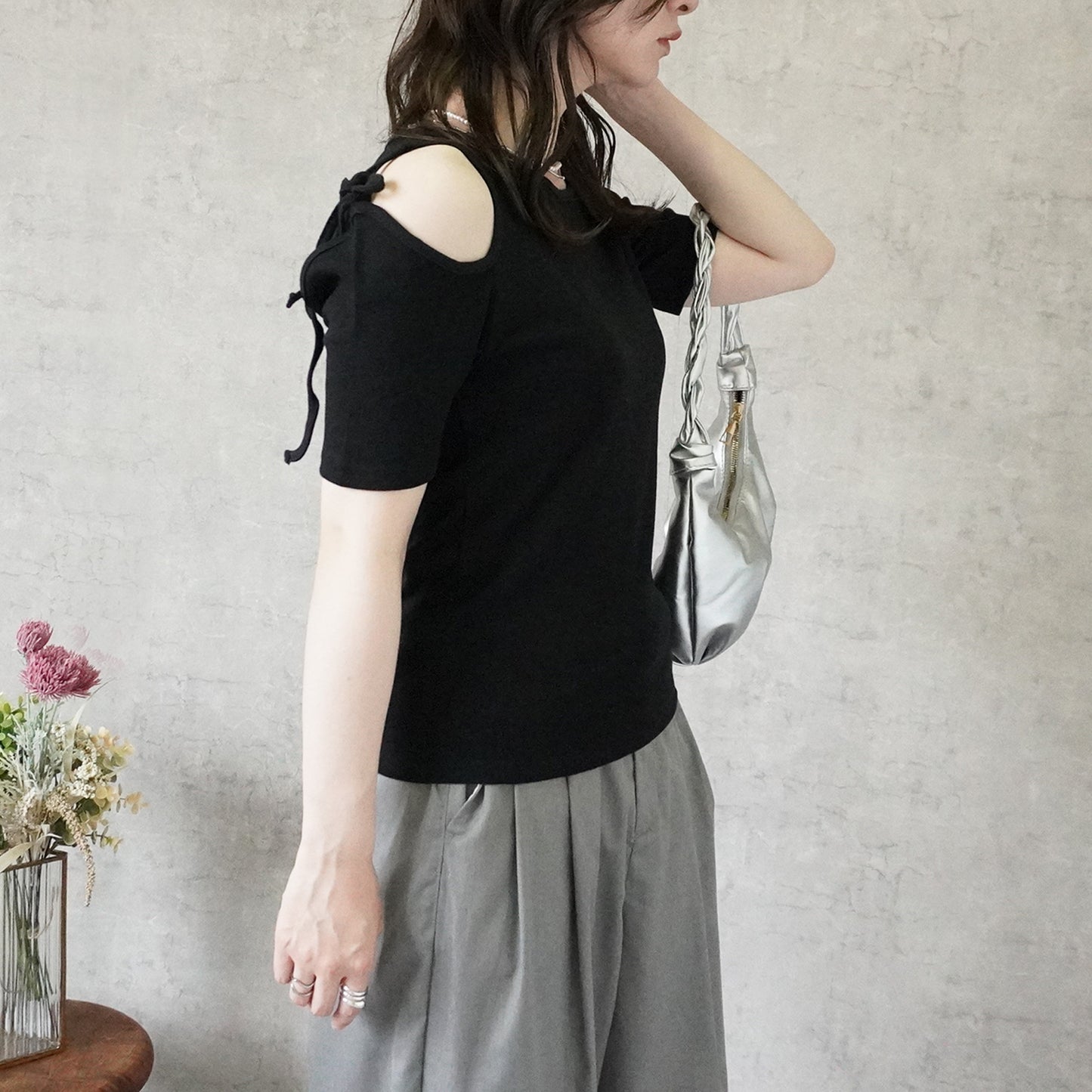 肩スリットリボン半袖Tシャツ
