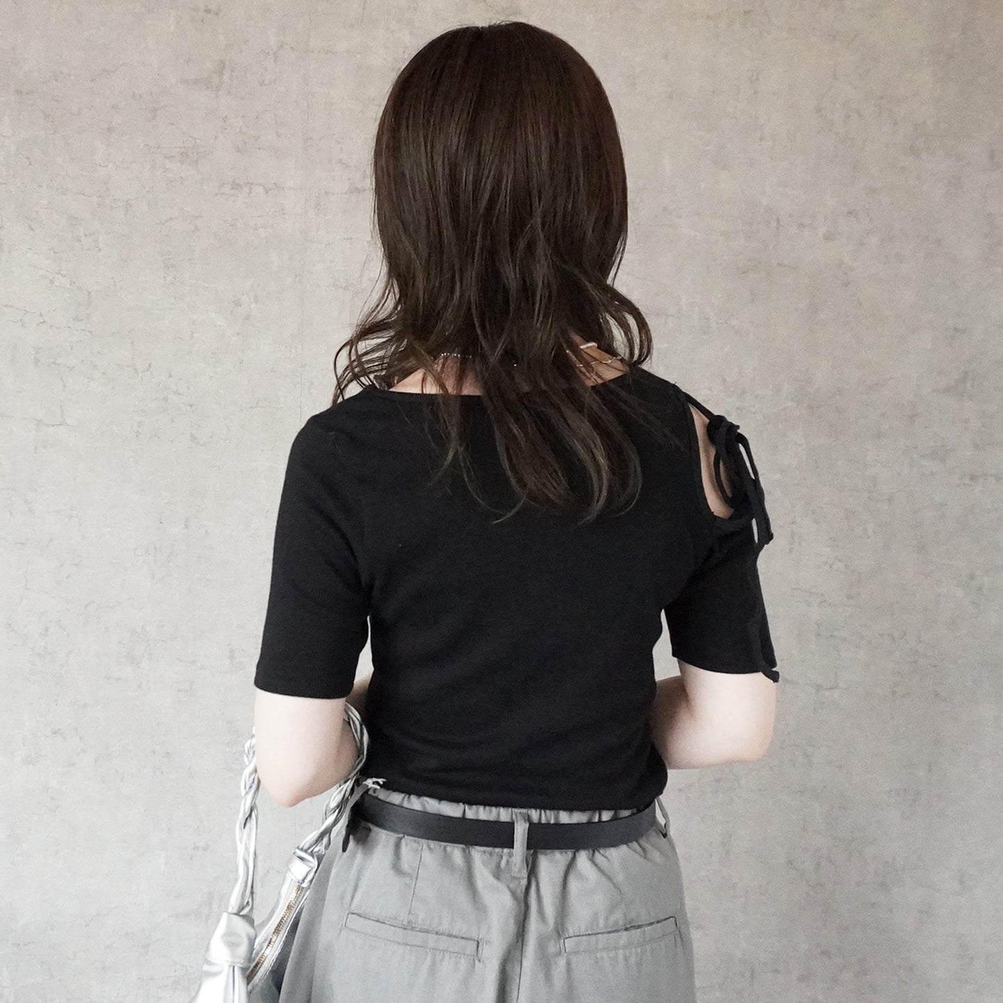 肩スリットリボン半袖Tシャツ