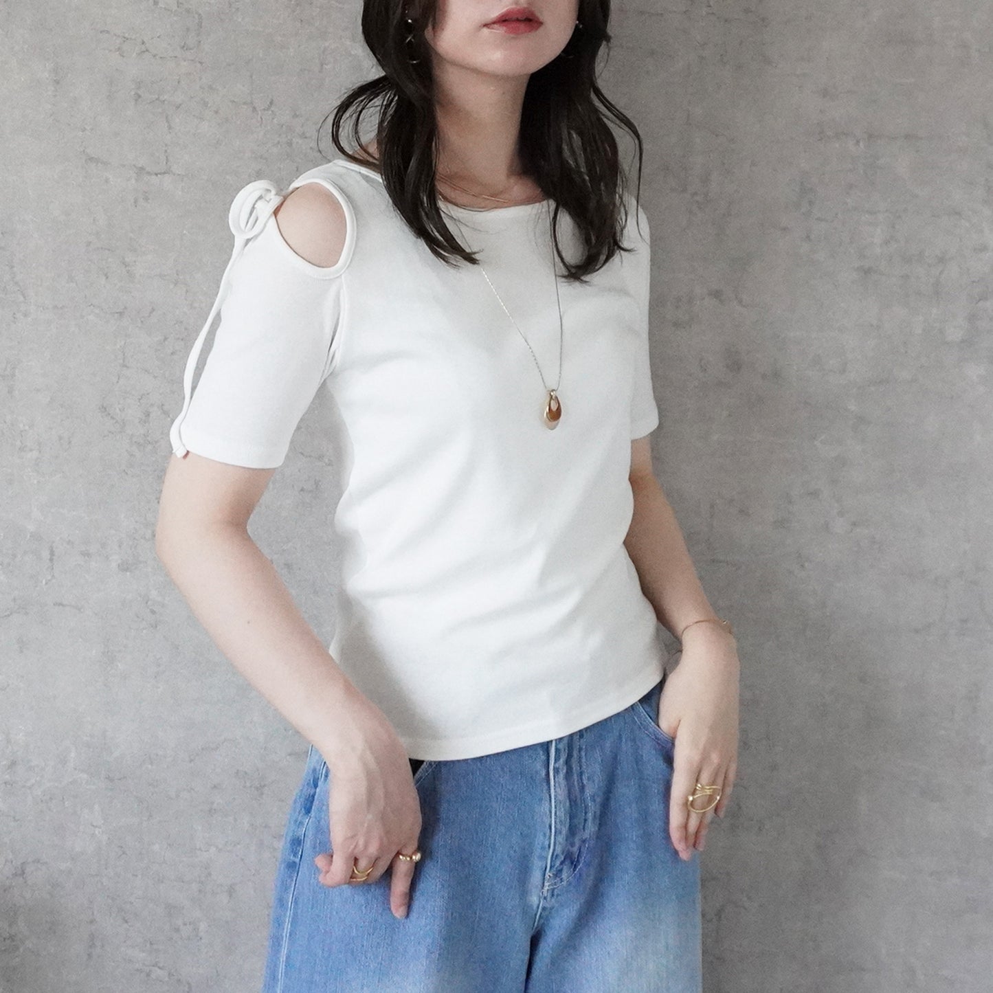 肩スリットリボン半袖Tシャツ