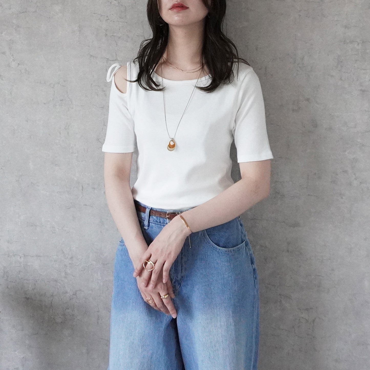 肩スリットリボン半袖Tシャツ