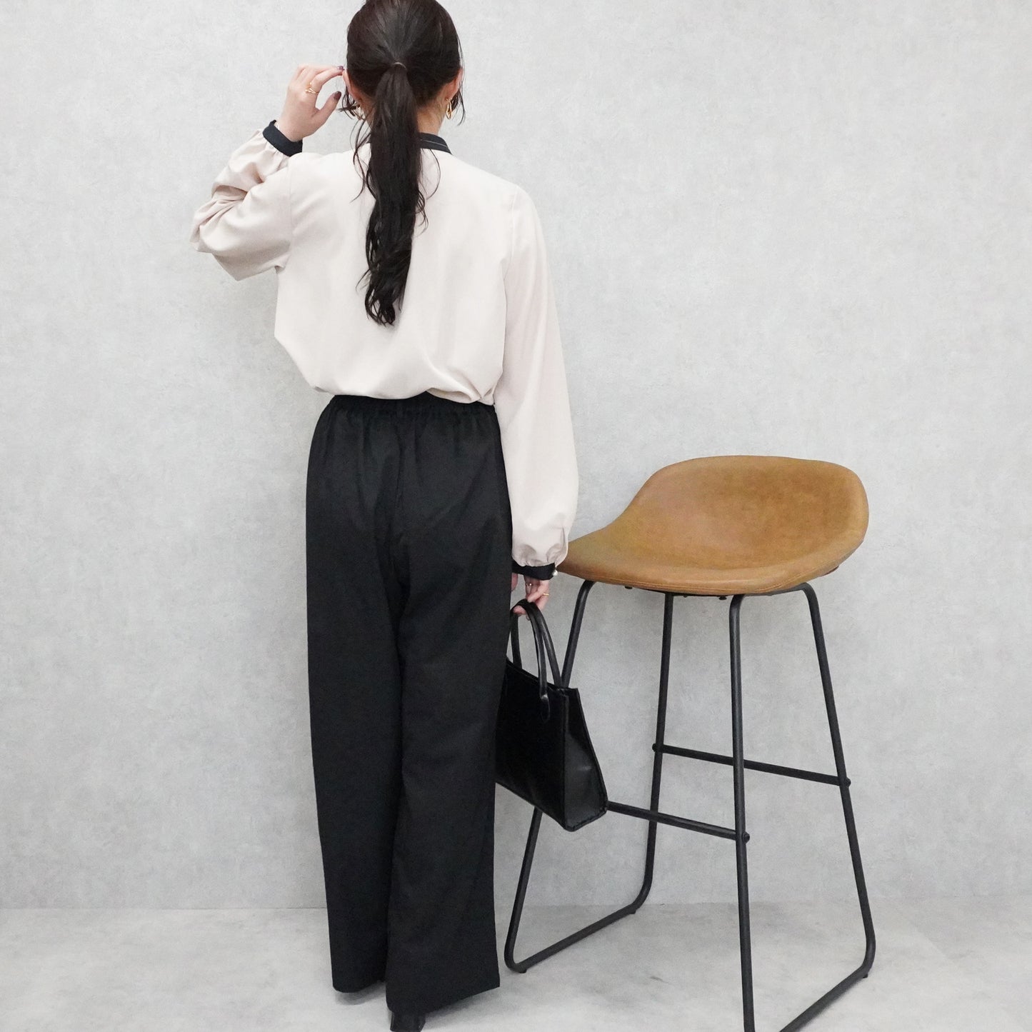 フロントタックバイカラーブラウス