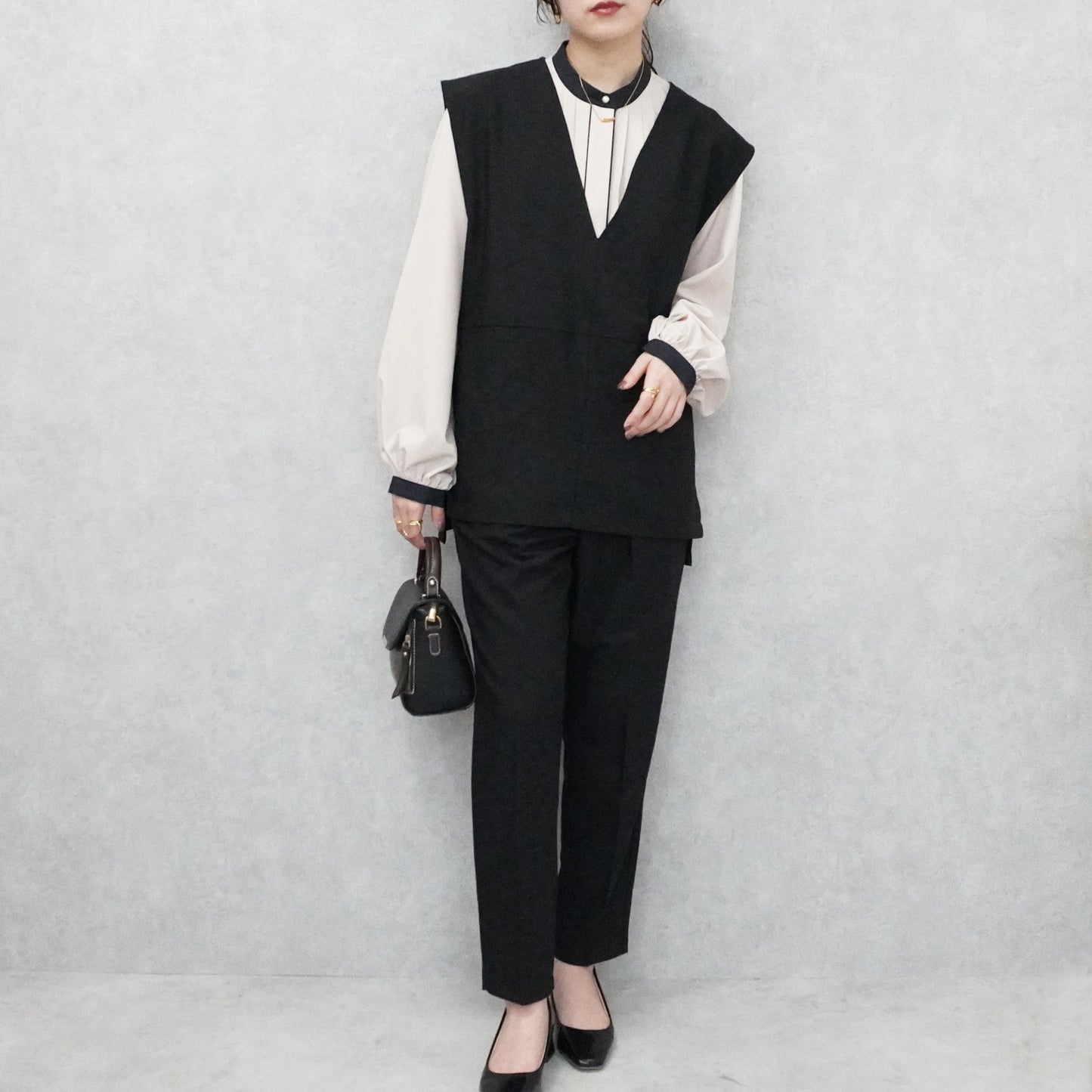 フロントタックバイカラーブラウス