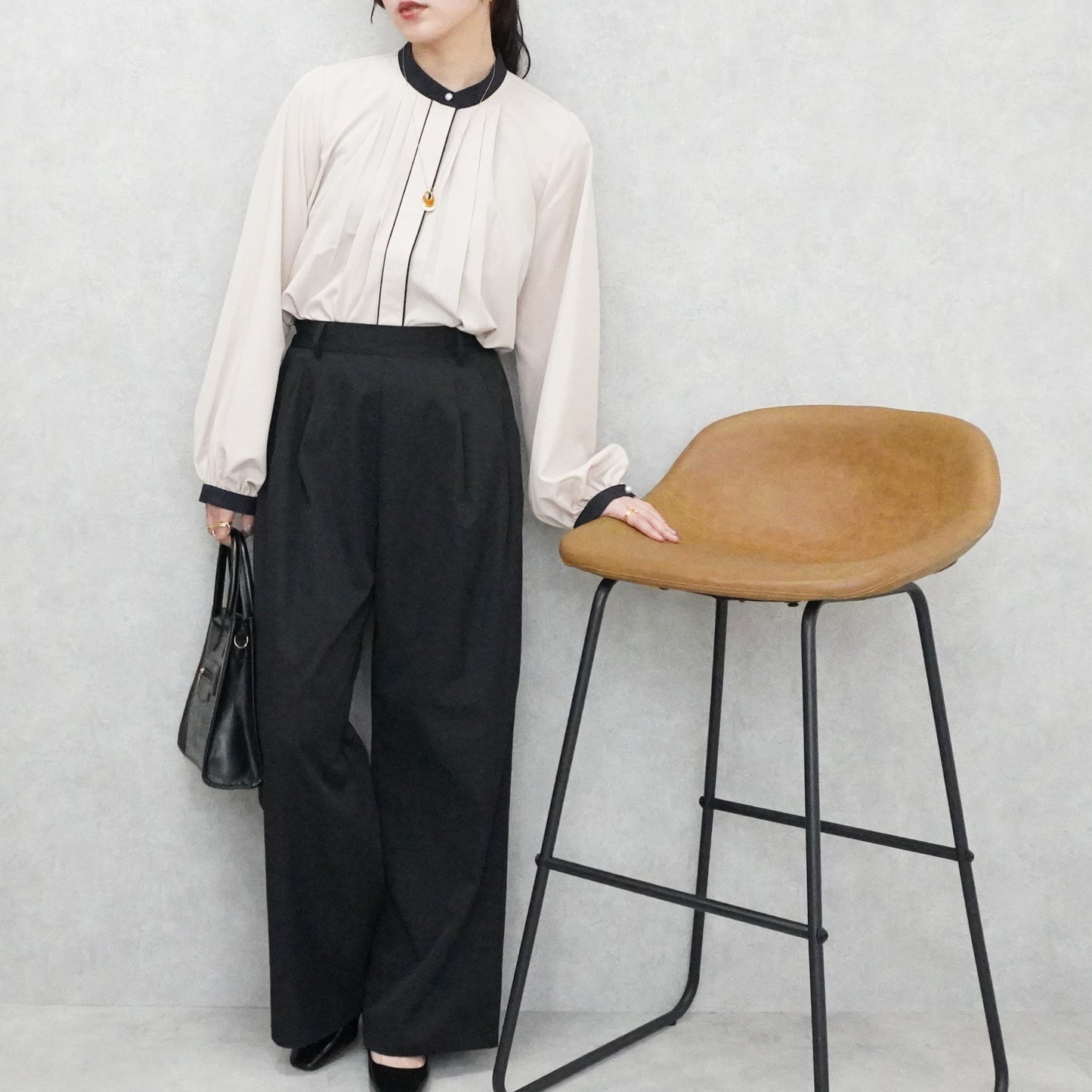 フロントタックバイカラーブラウス