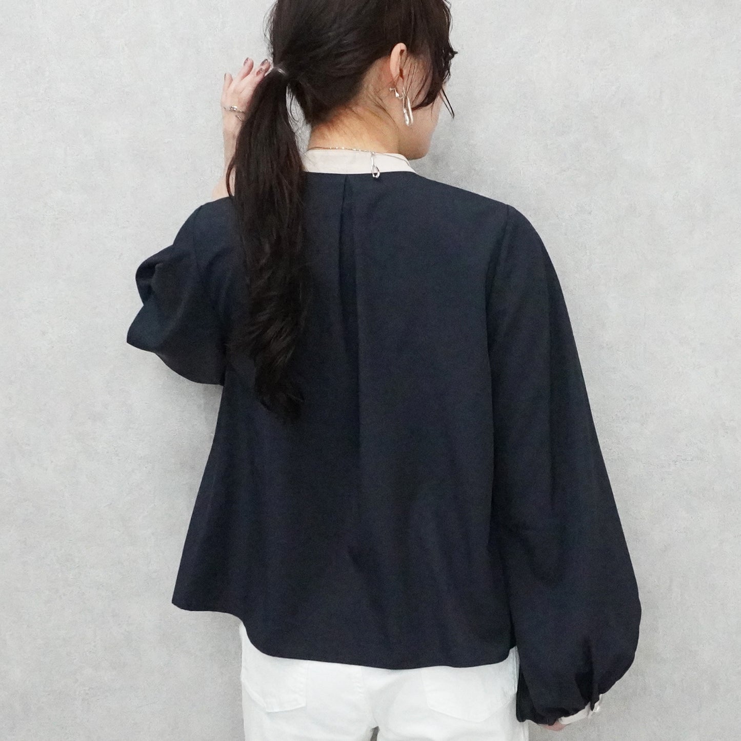 フロントタックバイカラーブラウス