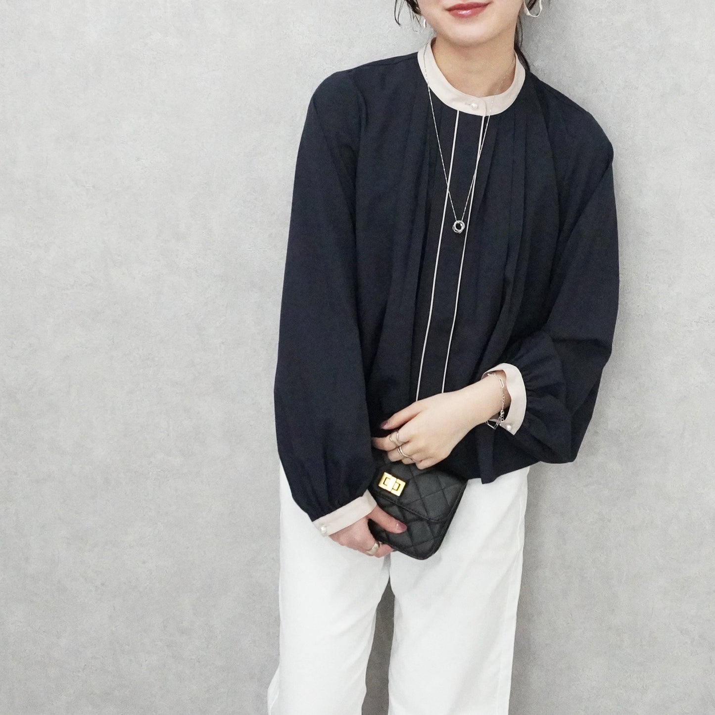 フロントタックバイカラーブラウス